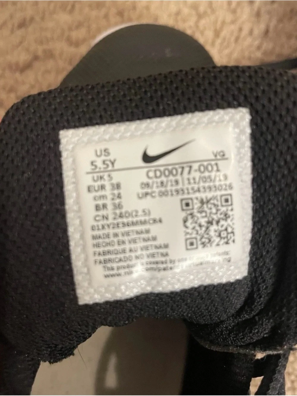 Nike Vapor Cleats Fastflex,Boys Size 5.5 Y Black& White CD0077-001
